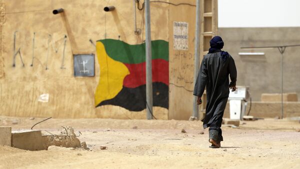 Le drapeau du MNLA peint sur le mur d'une maison au Mali - Sputnik Afrique