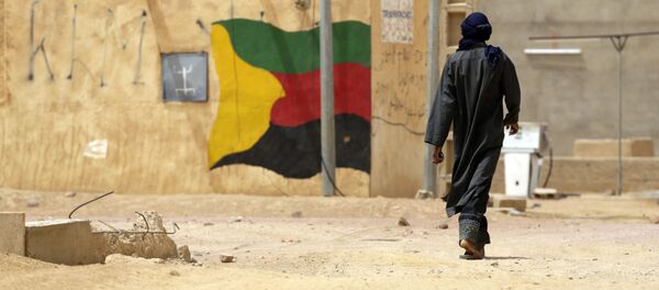 Le drapeau du MNLA peint sur le mur d'une maison au Mali - Sputnik Afrique
