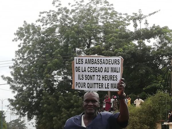 Mali: l’opposition célèbre en liesse le départ du Président - photos Mali: l’opposition célèbre en liesse le départ du Président - photos - Sputnik Afrique