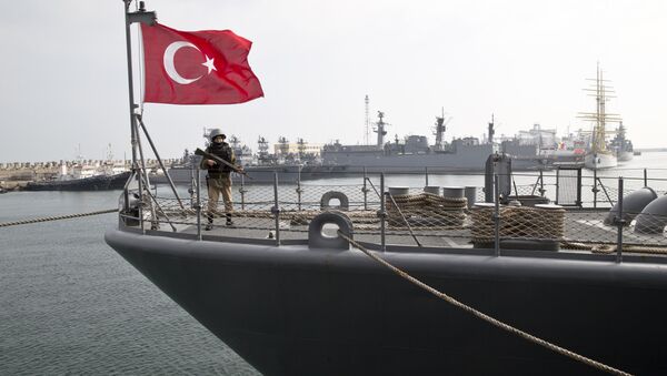 Un navire de la Marine turque dans un port de la mer Noire (archive photo) - Sputnik Afrique