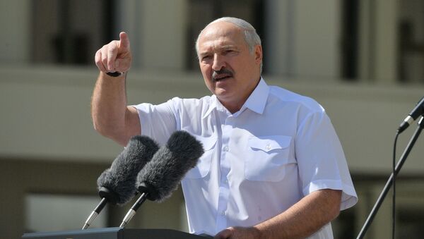 Alexandre Loukachenko lors d'un meeting de soutien à sa politique (archive photo) - Sputnik Afrique