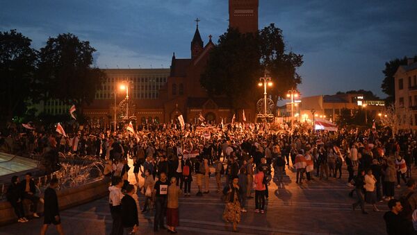 Un rassemblement de l'opposition sur la place de l'Indépendance à Minsk, le 25 août 2020  - Sputnik Afrique