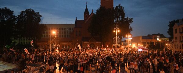 Un rassemblement de l'opposition sur la place de l'Indépendance à Minsk, le 25 août 2020  - Sputnik Afrique