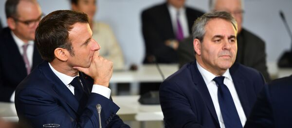 Emmanuel Macron et Xavier Bertrand - Sputnik Afrique