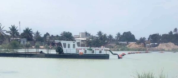 Le dispositif de dragage de sable à Dévégo-Novissi. - Sputnik Afrique
