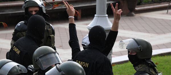 La police biélorusse arrête un manifestant à Minsk (archive photo) La police biélorusse arrête un manifestant à Minsk (archive photo) - Sputnik Afrique