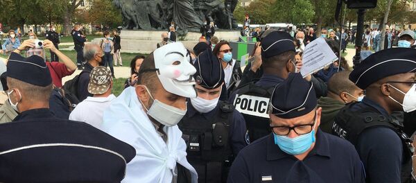 Anti-masques: rassemblement de militants sur la place de la Nation à Paris, 29 août 2020 - Sputnik Afrique