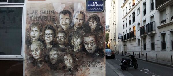 Une fresque en hommage aux victimes de l'attentat de Charlie Hebdo - Sputnik Afrique