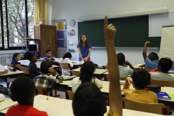 Inaction de l’État face à l’islamisation de l’école: depuis 16 ans rien ne bouge Inaction de l’État face à l’islamisation de l’école: depuis 16 ans rien ne bouge - Sputnik Afrique