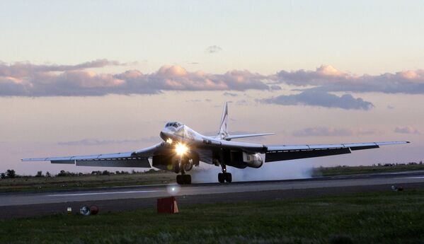 Le Tu-160, l’avion de combat russe le plus redoutable, selon Aviation Week & Space Technology 

 - Sputnik Afrique