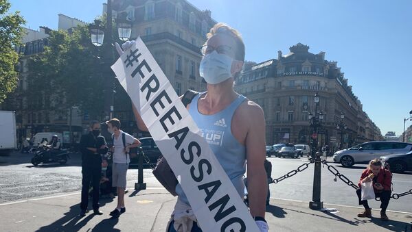 Une manifestation en soutien à Julian Assange à Paris, le 7 septembre 2020 - Sputnik Afrique