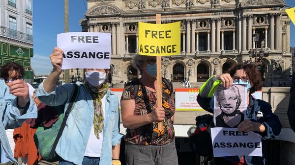 Une manifestation en soutien à Julian Assange se tient à Paris, le 7 septembre 2020 - Sputnik Afrique