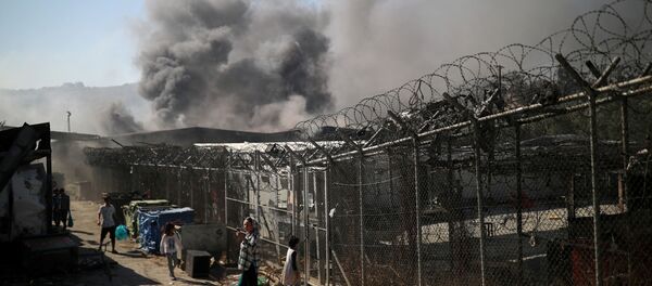 En Grèce, le plus grand camp de migrants d’Europe détruit pas le feu

 - Sputnik Afrique