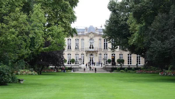 Hôtel de Matgnon côté jardin - Sputnik Afrique