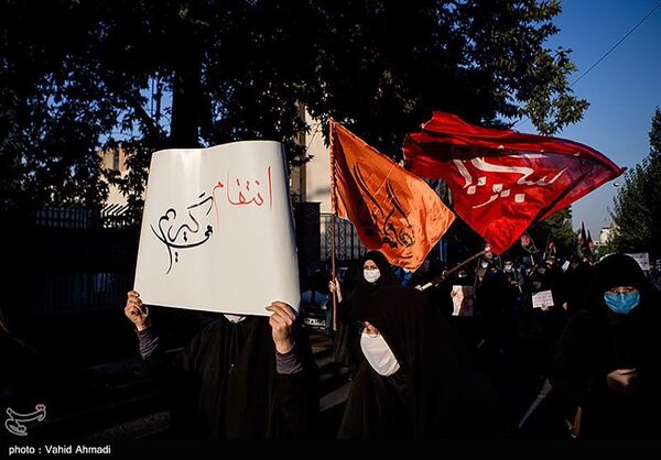 Après la republication par Charlie Hebdo de caricatures de Mahomet, manifestation devant l’ambassade de France à Téhéran

 - Sputnik Afrique