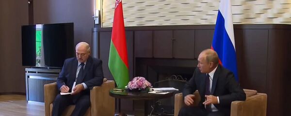 Alexandre Loukachenko et Vladimir Poutine à Sotchi - Sputnik Afrique