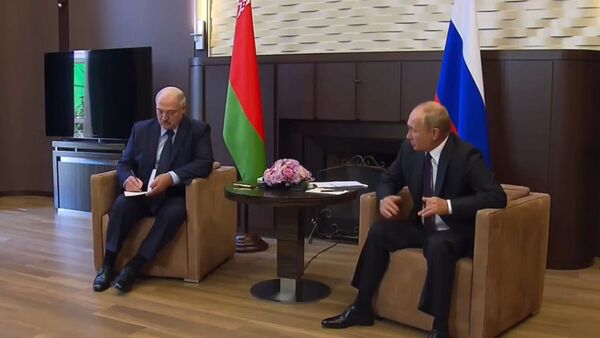 Alexandre Loukachenko et Vladimir Poutine à Sotchi - Sputnik Afrique