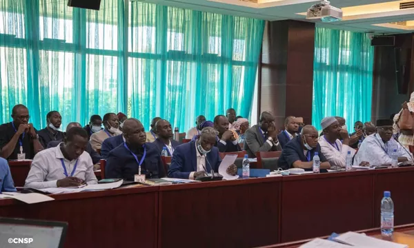Au Mali, la Charte de la transition divise le plus grand mouvement populaire Au Mali, la Charte de la transition divise le plus grand mouvement populaire - Sputnik Afrique
