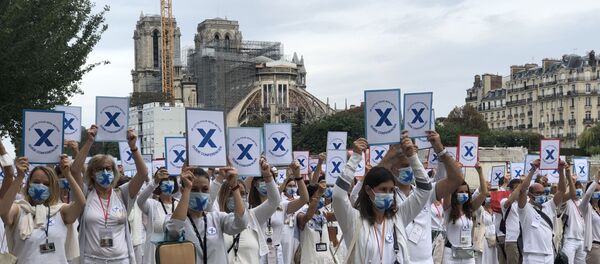 Les guides-conférenciers manifestent à Paris, à l'occasion des Journées du patrimoine - Sputnik Afrique