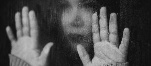 Une jeune fille triste - Sputnik Afrique