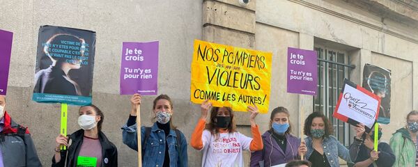 Manifestation de militantes féministes pour l'affaire Julie - Sputnik Afrique