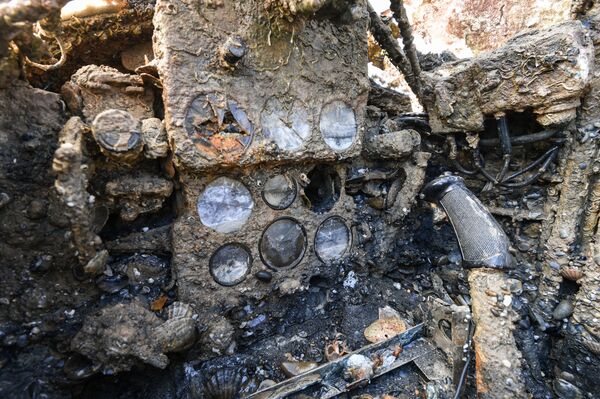 Après 75 ans au fond de la mer, ce chasseur américain Airacobra ramené à la surface - images - Sputnik Afrique