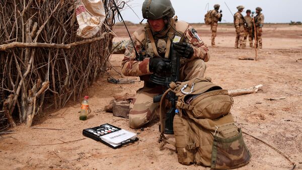Un soldat français lors de l'opération Barkhane au Mali - Sputnik Afrique