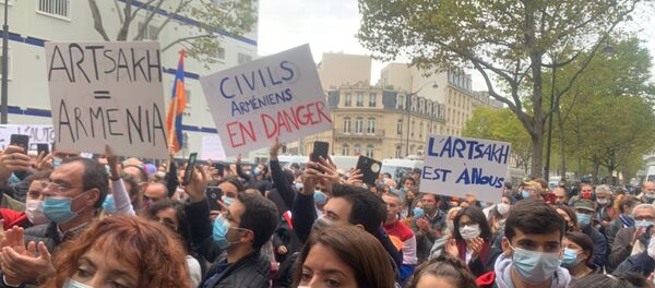 «Civils arméniens en danger»: manifestation devant l’ambassade d’Azerbaïdjan à Paris - Sputnik Afrique