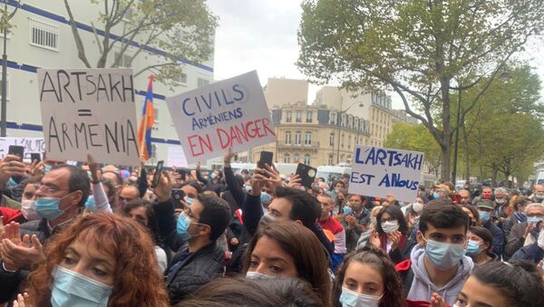 «Civils arméniens en danger»: manifestation devant l’ambassade d’Azerbaïdjan à Paris - Sputnik Afrique