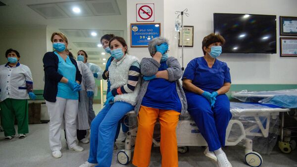 Des médecins de l'hôpital de Stepanakert où un journaliste blessé du Monde a été opéré le 1er octobre 2020 - Sputnik Afrique