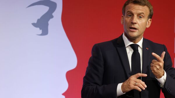 Emmanuel Macron aux Mureaux - Sputnik Afrique