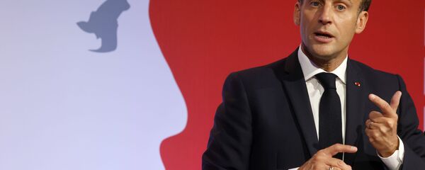 Emmanuel Macron aux Mureaux - Sputnik Afrique