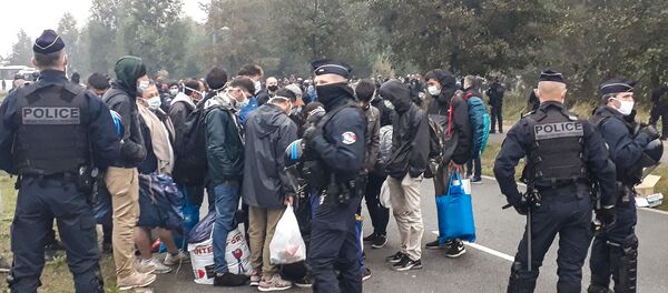 Des migrants à Calais  - Sputnik Afrique