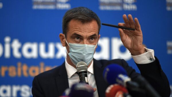 French Health Minister Olivier Veran gives a press conference during a visit at the covid-19 area of La Timone public hospital, on September 25, 2020 in Marseille, southeastern France, amid the crisis linked with the covid-19 pandemic caused by the novel coronavirus. (Photo by CHRISTOPHE SIMON / POOL / AFP) - Sputnik Afrique