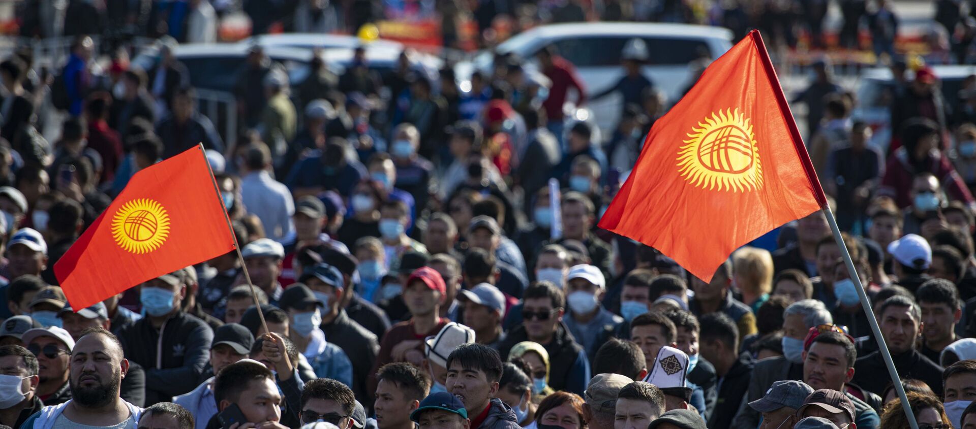 Das manifestants dans les rues de Bichkek, la capitale du Kirghizstan, le 5 octobre  - Sputnik Afrique, 1920, 11.01.2021