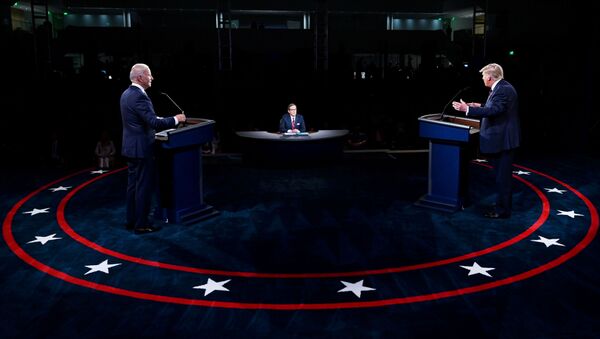 U.S. President Donald Trump and Democratic presidential nominee Joe Biden participate in the first 2020 presidential campaign debate held on the campus of the Cleveland Clinic at Case Western Reserve University in Cleveland, Ohio, U.S., September 29, 2020. - Sputnik Afrique