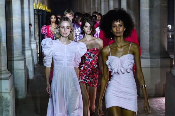 Féminité sans nudité: ce que propose la Fashion week de Paris

 - Sputnik Afrique