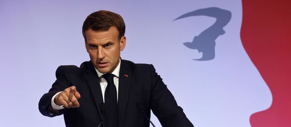 Macron aux Mureaux - Sputnik Afrique