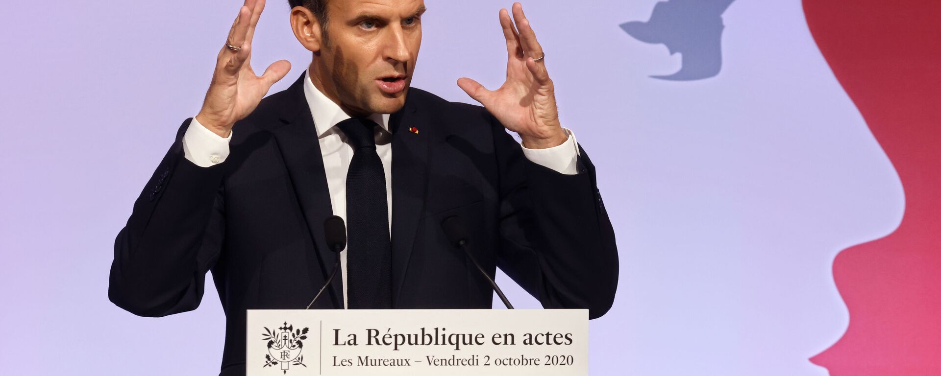 Emmanuel Macron aux Mureaux, le 2 octobre 2020 Emmanuel Macron aux Mureaux, le 2 octobre 2020 - Sputnik Afrique, 1920, 01.02.2021