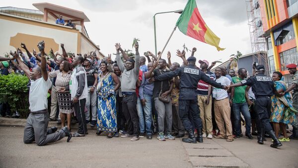 Des partisans de Maurice Kamto dans la rue, Cameroun - Sputnik Afrique