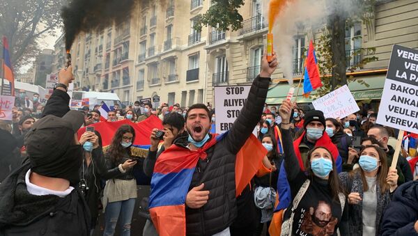 Manifestation devant l'ambassade turque à Paris, 8 octobre 2020 - Sputnik Afrique