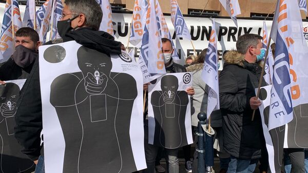 Rassemblement de policiers devant le commissariat de Champigny-sur-Marne, 12 octobre 2020 - Sputnik Afrique