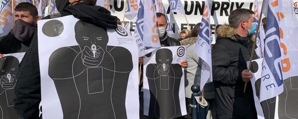 Rassemblement de policiers devant le commissariat de Champigny-sur-Marne, 12 octobre 2020 - Sputnik Afrique