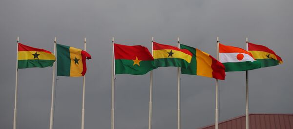 Les drapeaux des pays-membres de la CEDEAO - Sputnik Afrique
