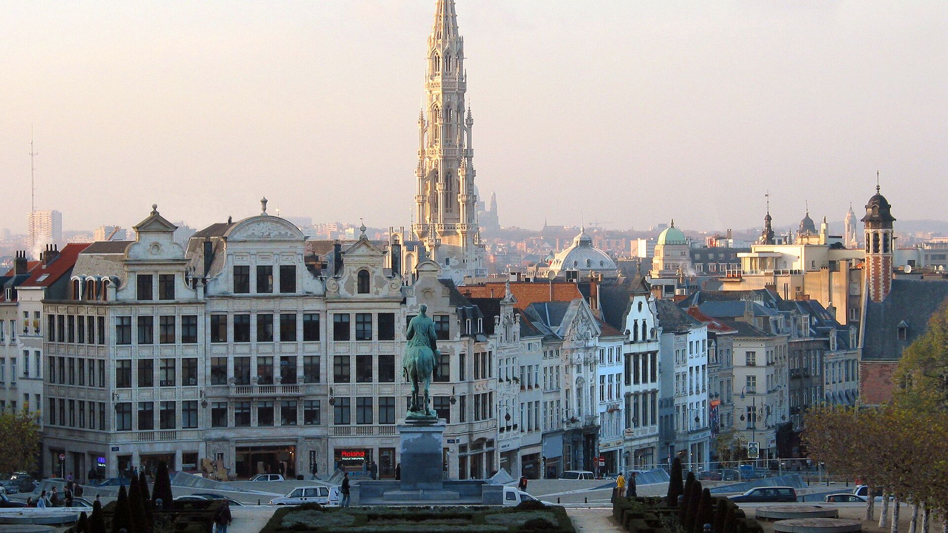 Bruxelles (Belgique), l'hôtel de ville et le centre de la vieille ville vus depuis le Mont des Arts. - Sputnik Afrique, 1920, 21.11.2021