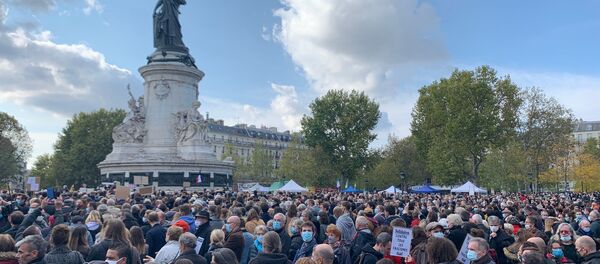 Action d'hommage à Samuel Paty, professeur décapité à Conflans, à Paris, le 18 octobre - Sputnik Afrique