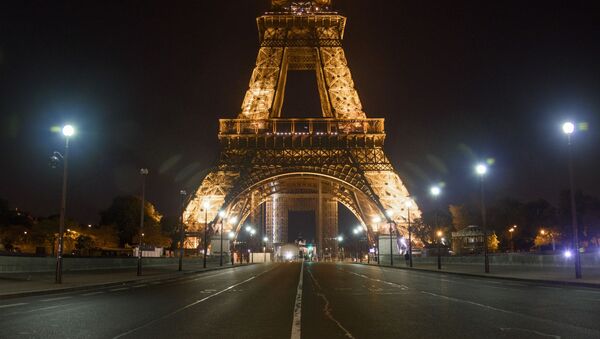 Pont d'Iéna pendant le couvre-feu à Paris - Sputnik Afrique