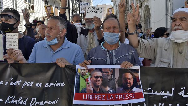 Une manifestation à Alger pour la libération du journaliste Khaled Drareni et d'autres détenus d'opinion - Sputnik Afrique