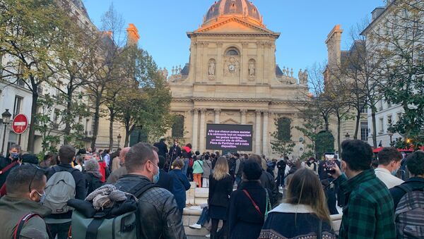 Devant la Sorbonne le jour de l'hommage national   - Sputnik Afrique