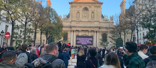Devant la Sorbonne le jour de l'hommage national Devant la Sorbonne le jour de l'hommage national - Sputnik Afrique